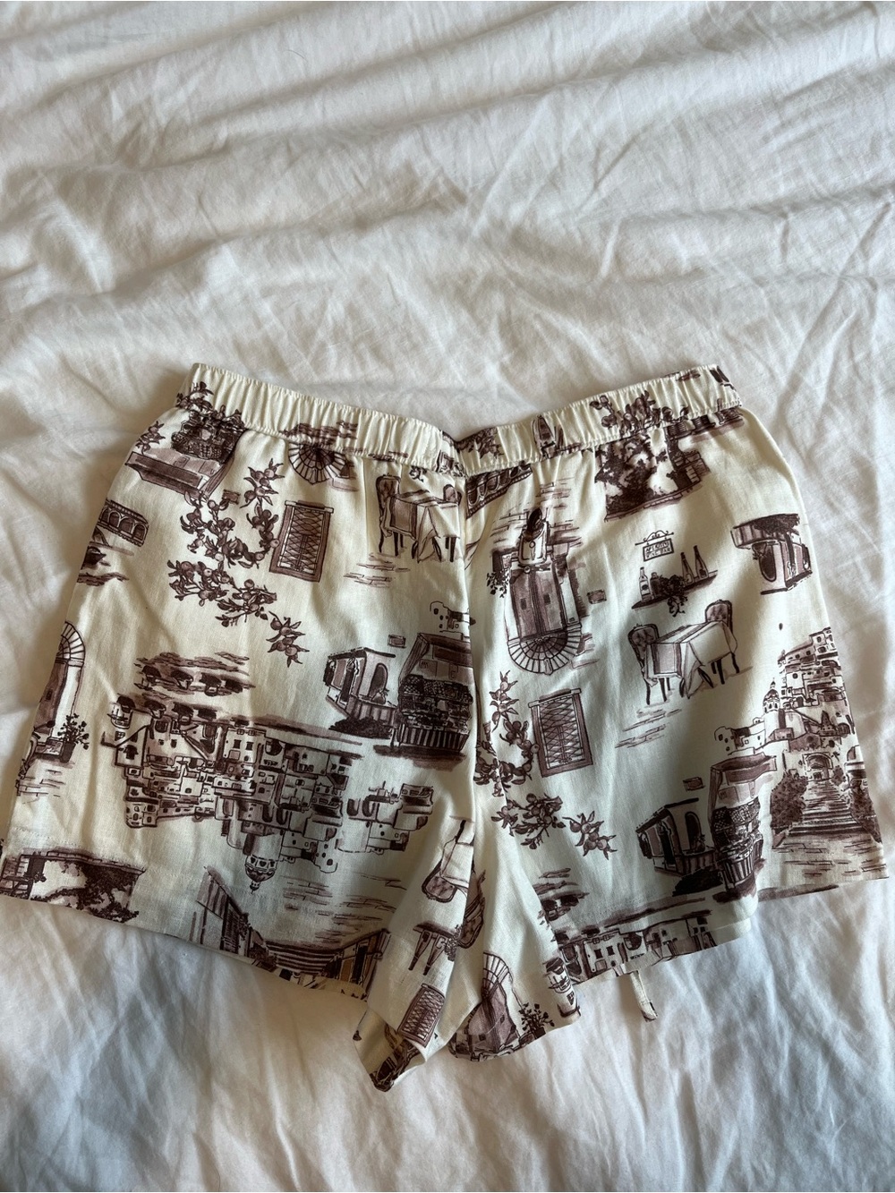 Women’s Cream Toile Print Pull-On Mid-Rise Linen Blend Shorts - Picture 4 of 6